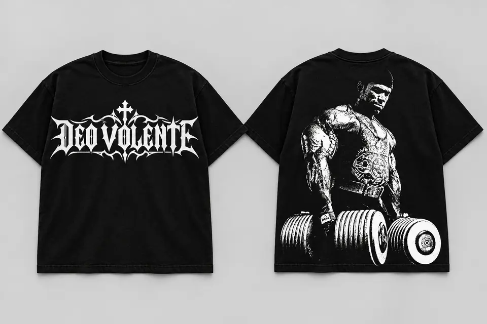 Črna oversized majica. Spredaj logo Deovolente, zadaj bodybuilder pri mrtvem dvigu.
